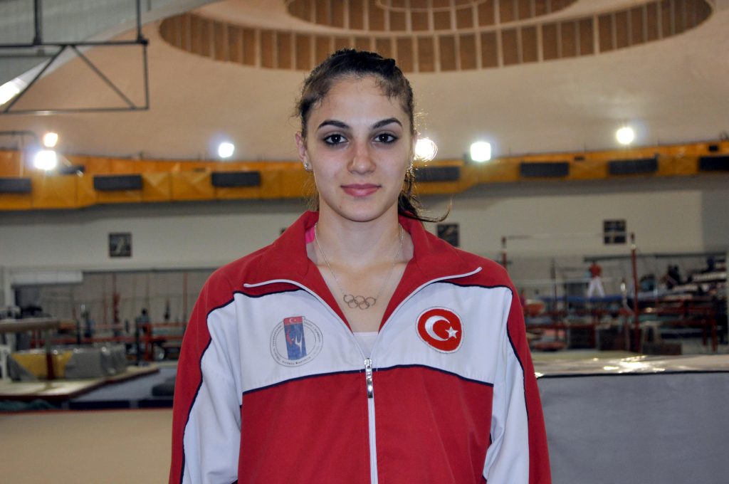 MILLI CIMNASTIKCI GOKSU UCTAS, ''HEDEFIM 2011 YILINDA JAPONYA'NIN BASKENTI TOKYO'DA YAPILACAK OLAN YARISMALARDA DERECE ALIP, 2012 LONDRA OLIMPIYATLARINA KATILMAK'' DEDI. (ANADOLU AJANSI - IBRAHIM TEZEL) (20110515)